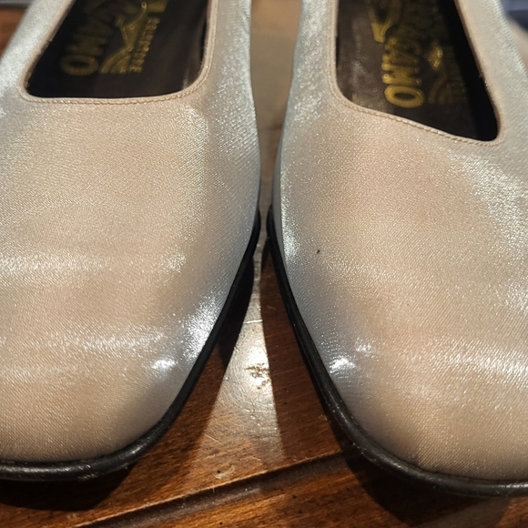 Vintage SALVATORE FERRAGAMO Gray Shimmer Block Pumps Size 7 AA Narrow - Picture 3 of 9